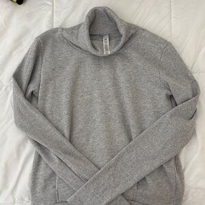 Woman’s ALO Gray Yoga Sweatshirt